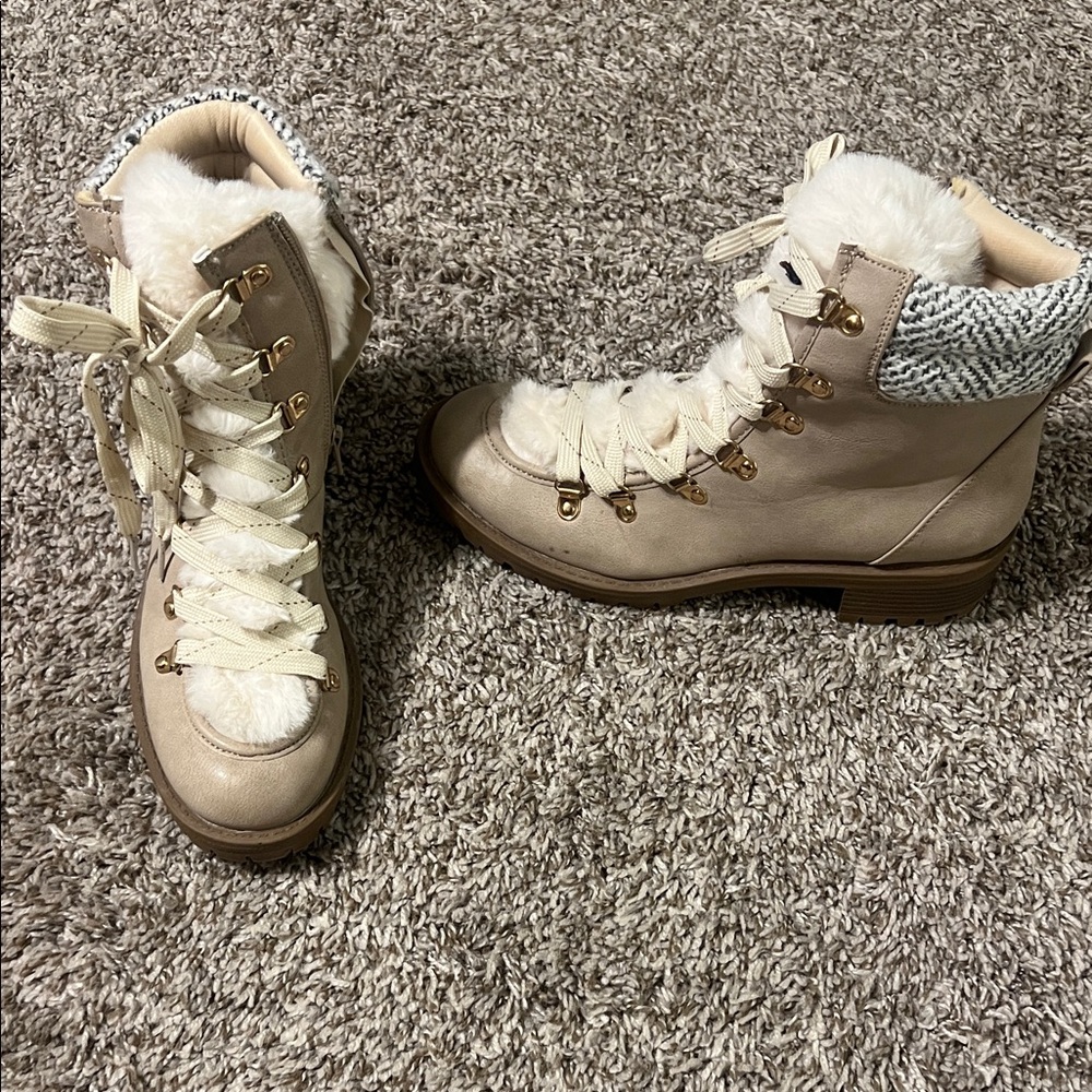 Women's Cream Lace-Up Ankle Boots